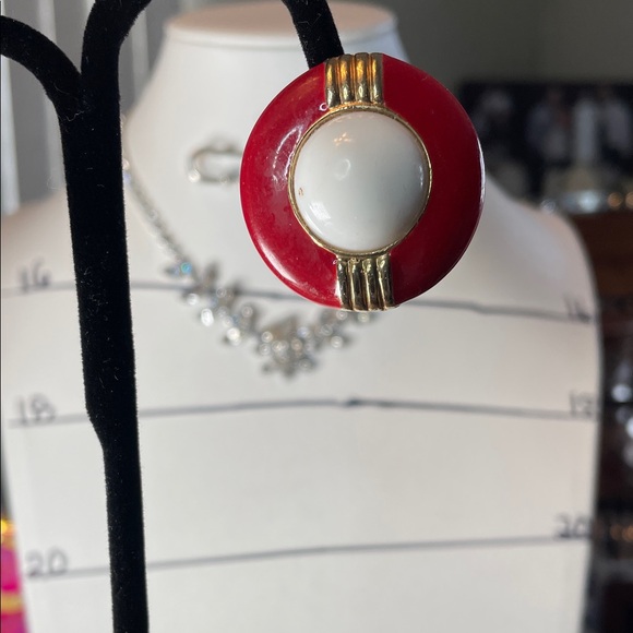 Elegant Red and White Earrings - Picture 3 of 7